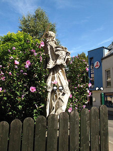 Sculpture, Building