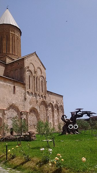 Building, Sculpture, Animal
