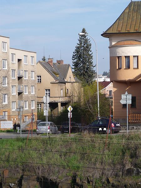 Building, Car