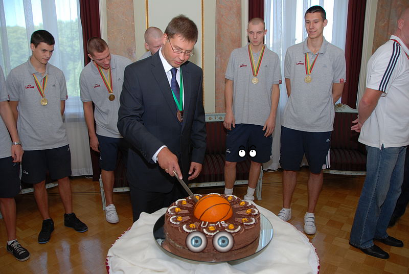 Cake, Shorts