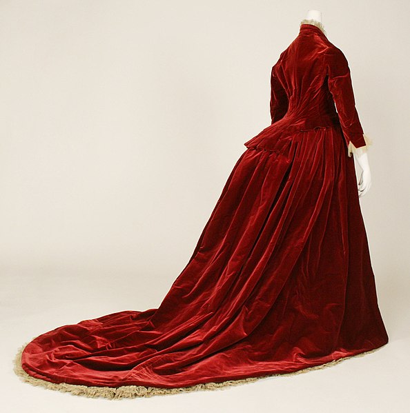tag ur self I'm the gown