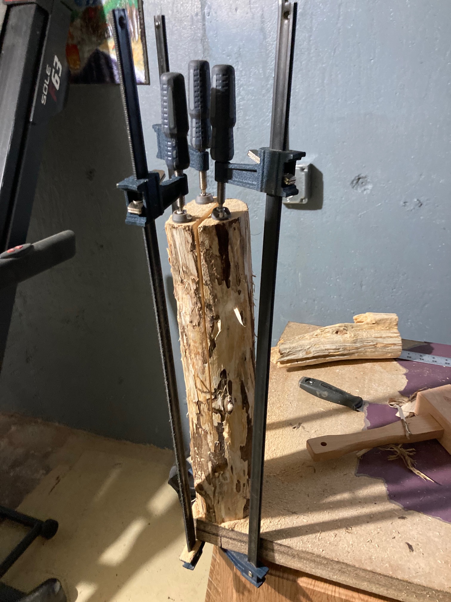 Clamp a log 