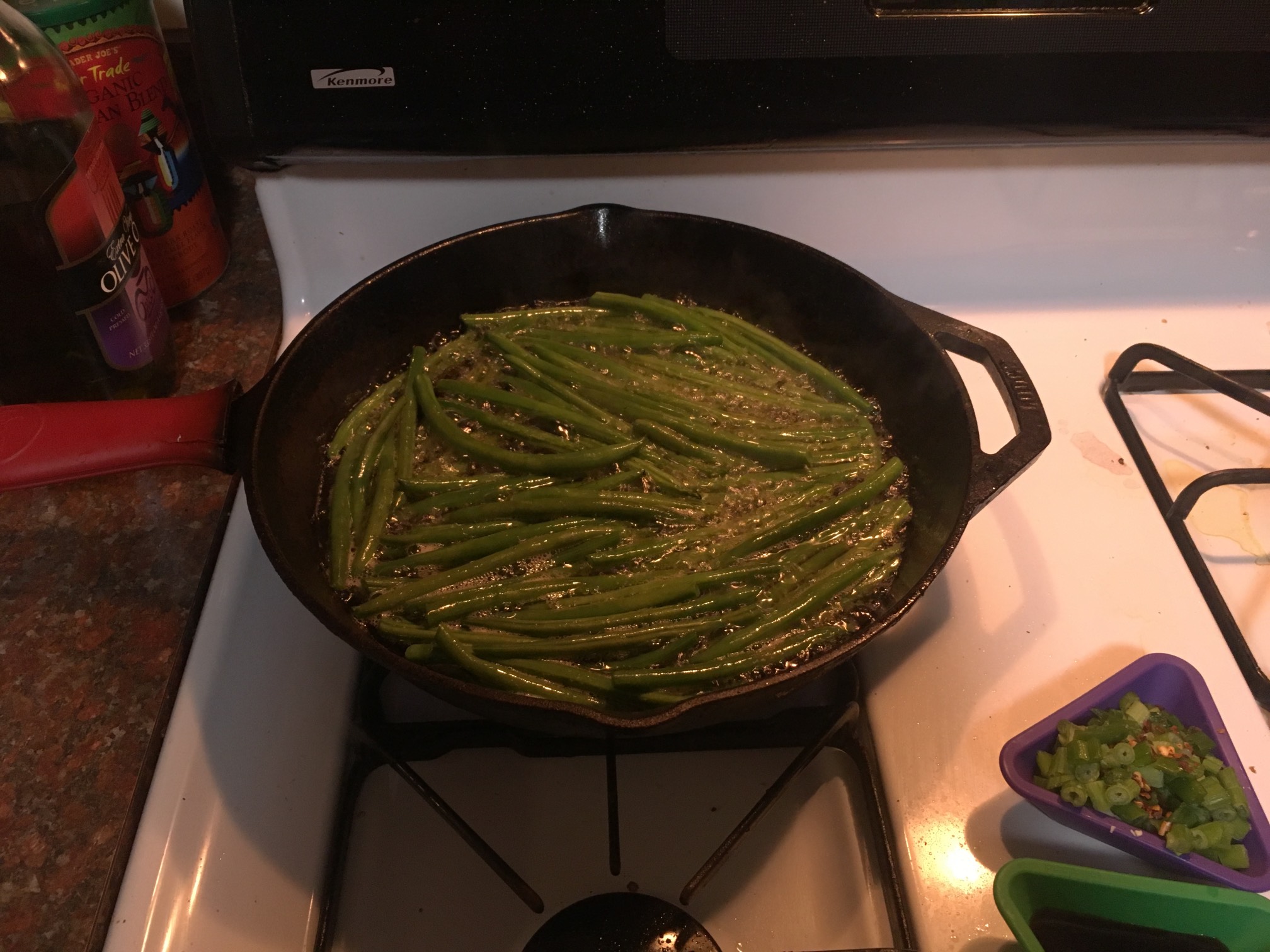 Doing some shallow deep-frying with these green beans. 