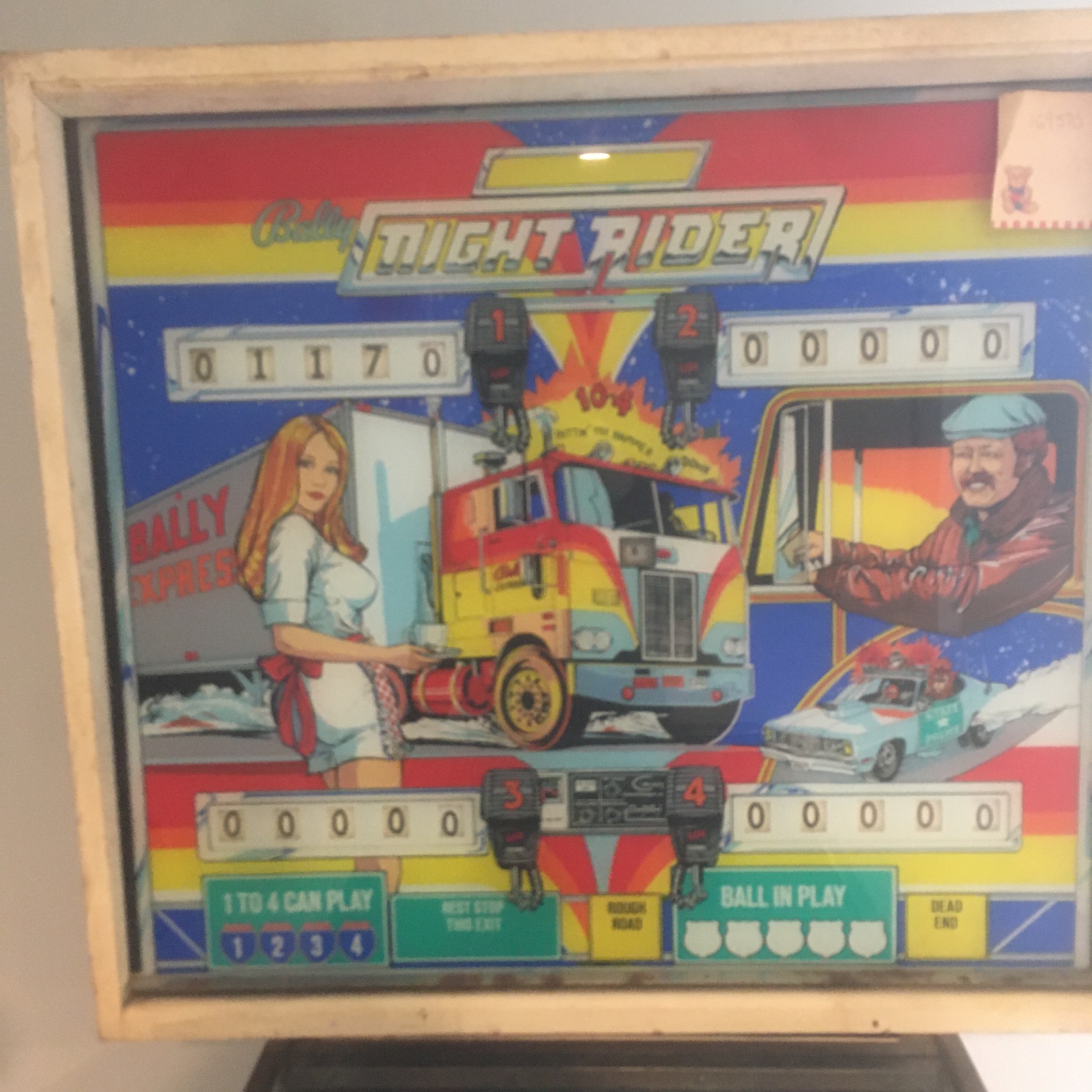 I saw this pinball machine, I’m impressed by how sleazy this line art makes this man look. He also r