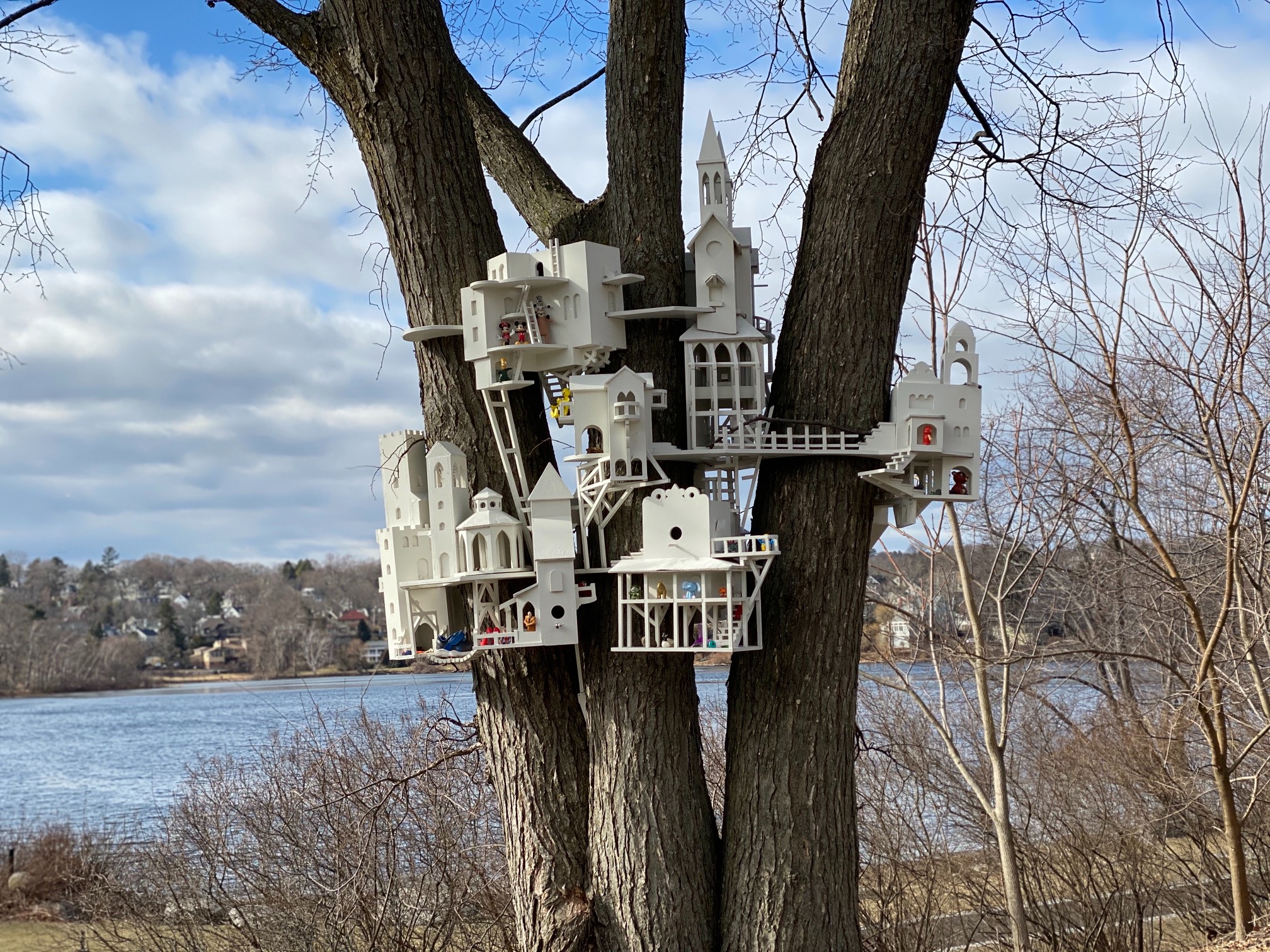 Ran by this miniature elf tree city yesterday, which I haven’t seen in a while. It’s in good shape. 