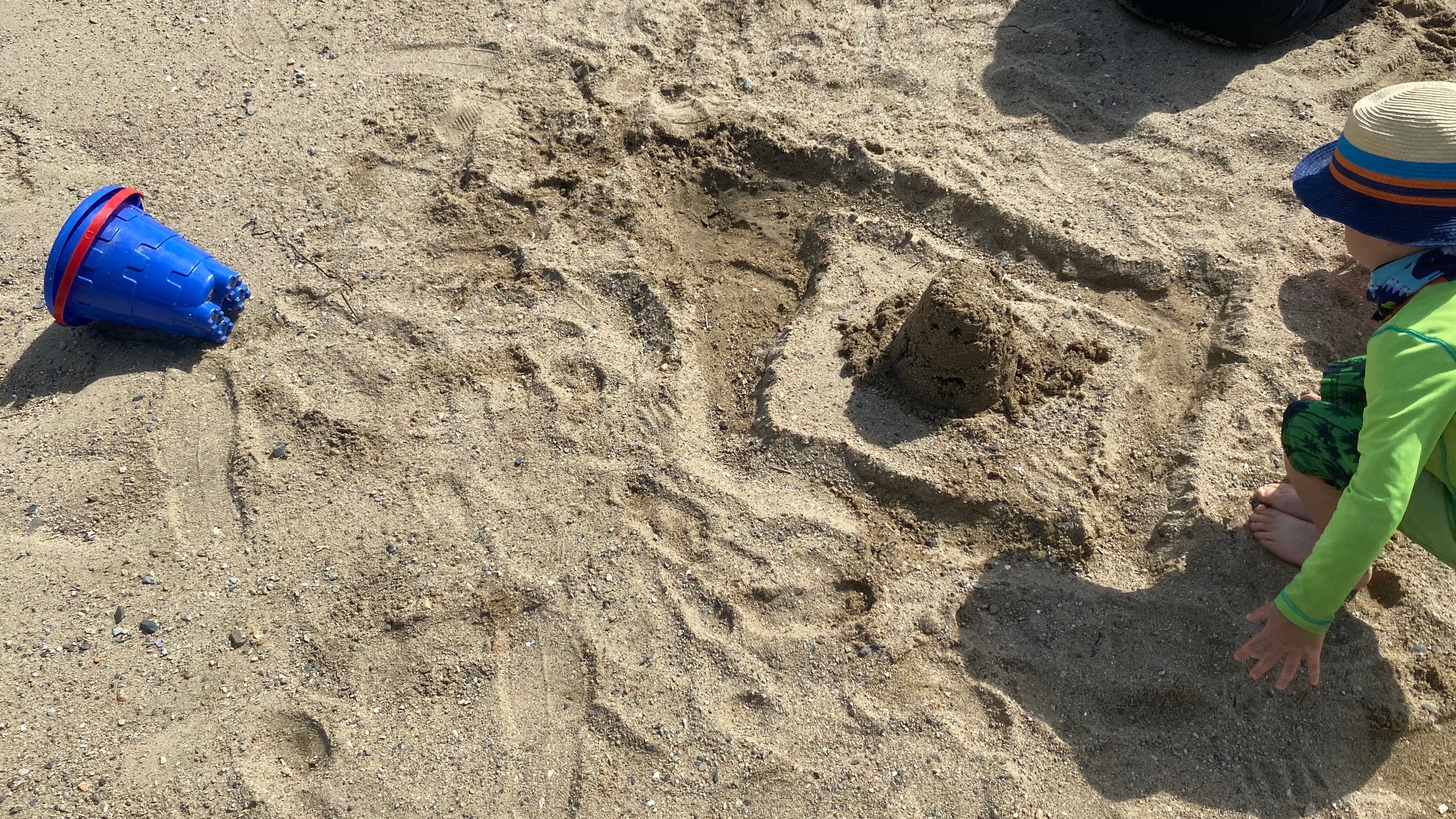 These sand molds never really deliver on their promise. The guy’s comment on this was “Well, almost.