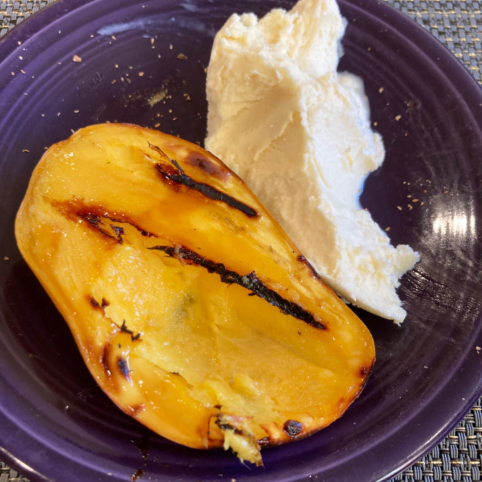 Grilled mango with ice cream