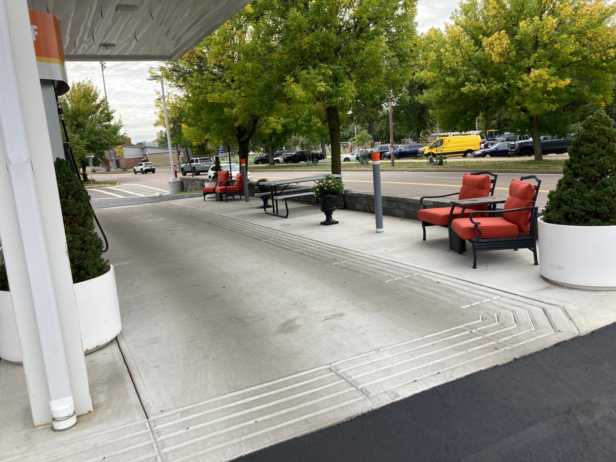 This gas station has a really nice looking lounge area for some reason.