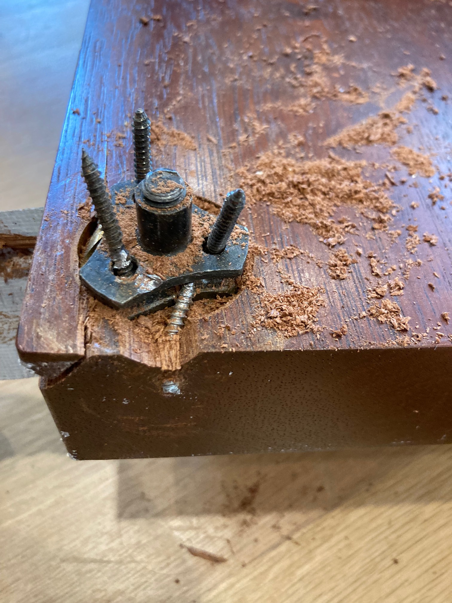 Heh, I think I that screw on the side is from my long ago attempt to fix this. I did not realize the
