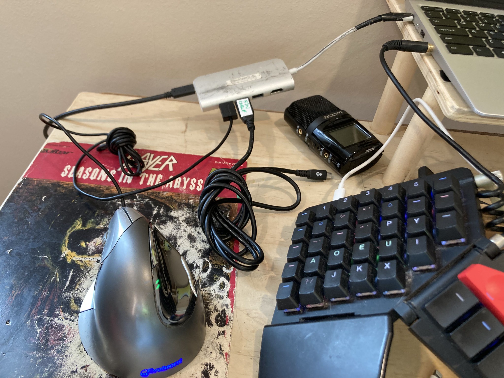 Keyboard, mouse, laptop, USB hub with several connections.