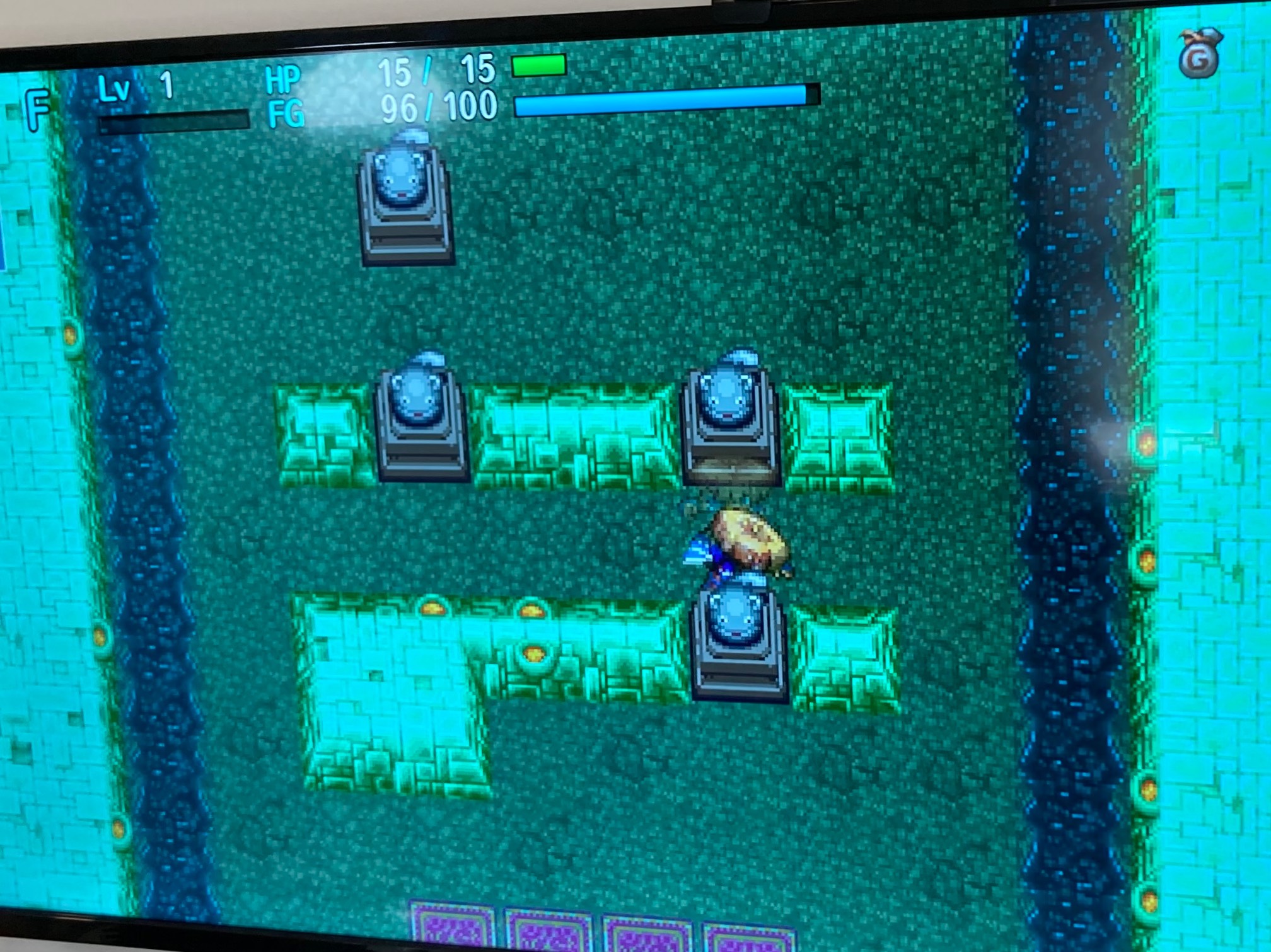 Shiren screenshot with statues