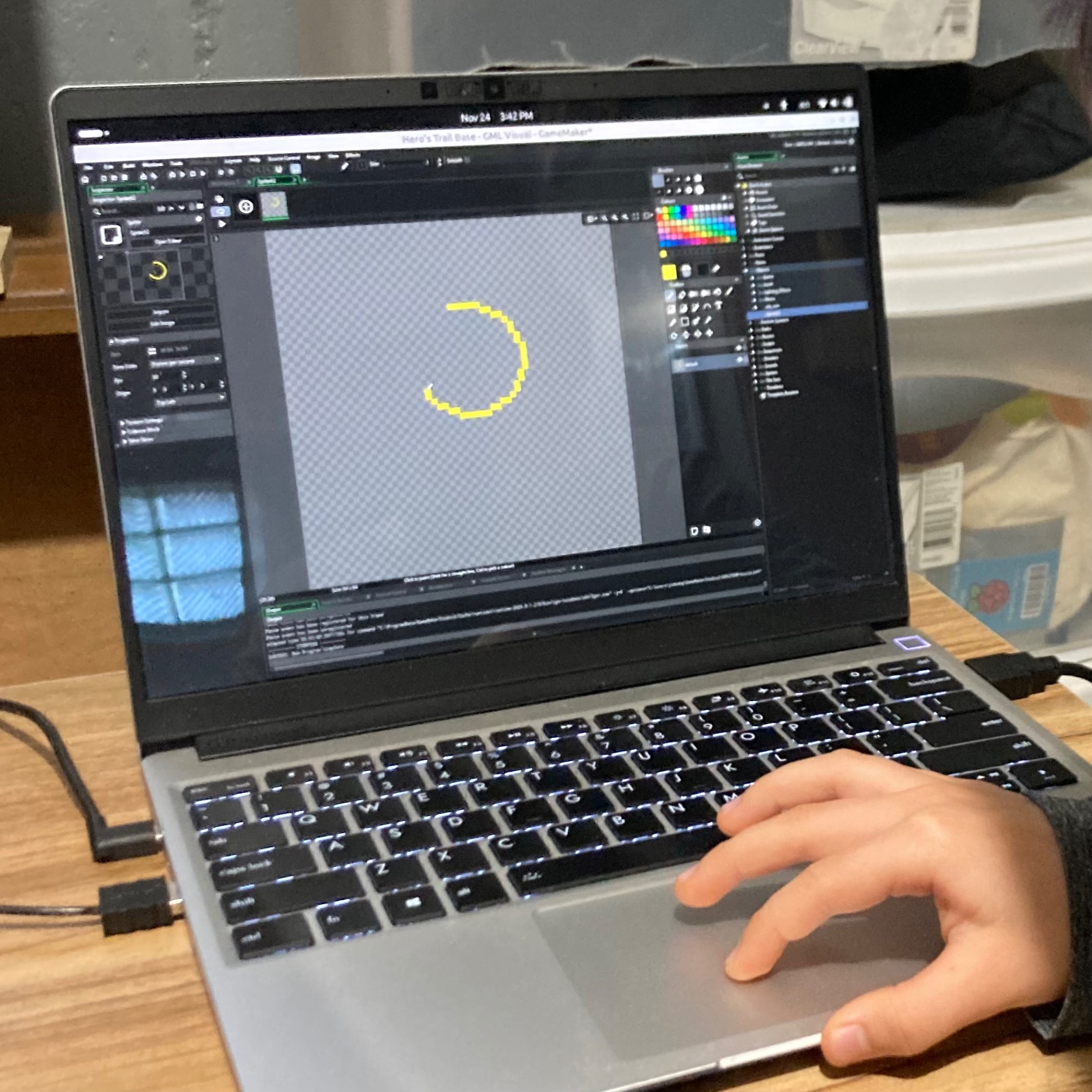 Pixel circle in drawing app on computer