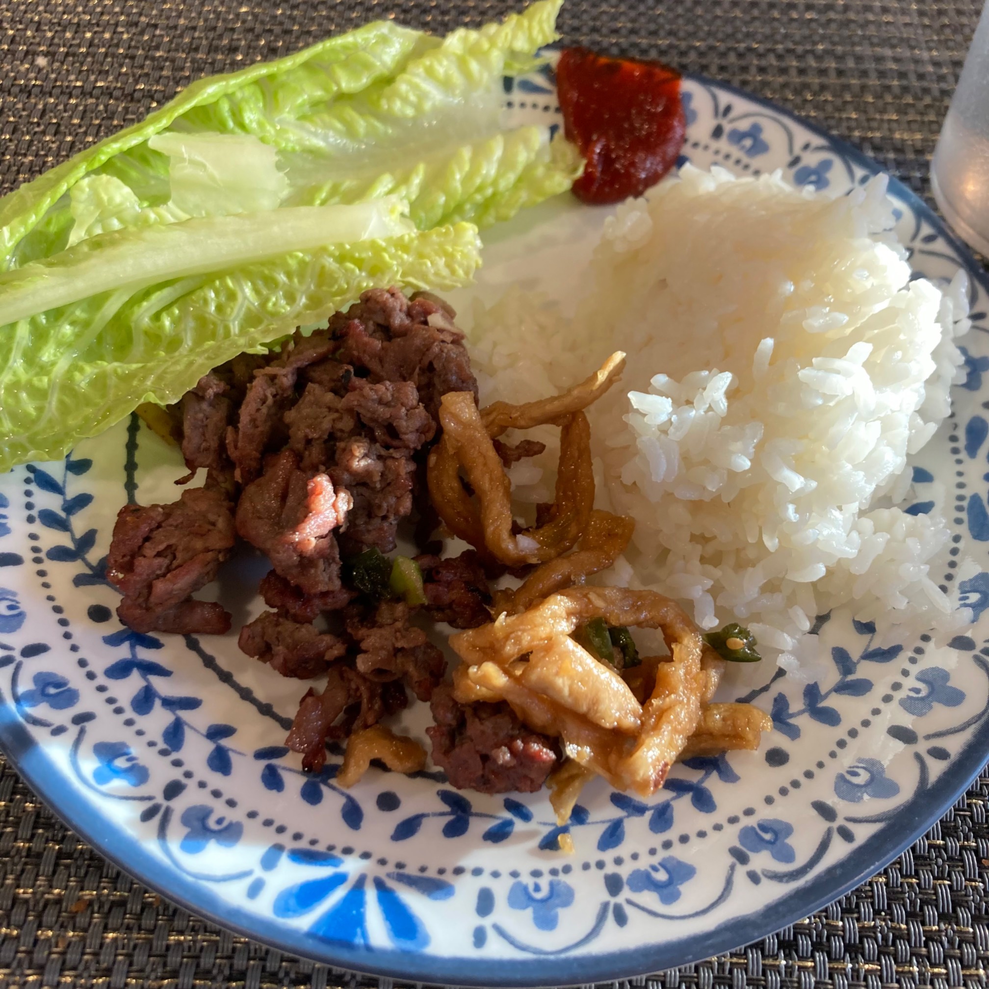 Plate with bulgogi, lettuce, 무마림, and rice.