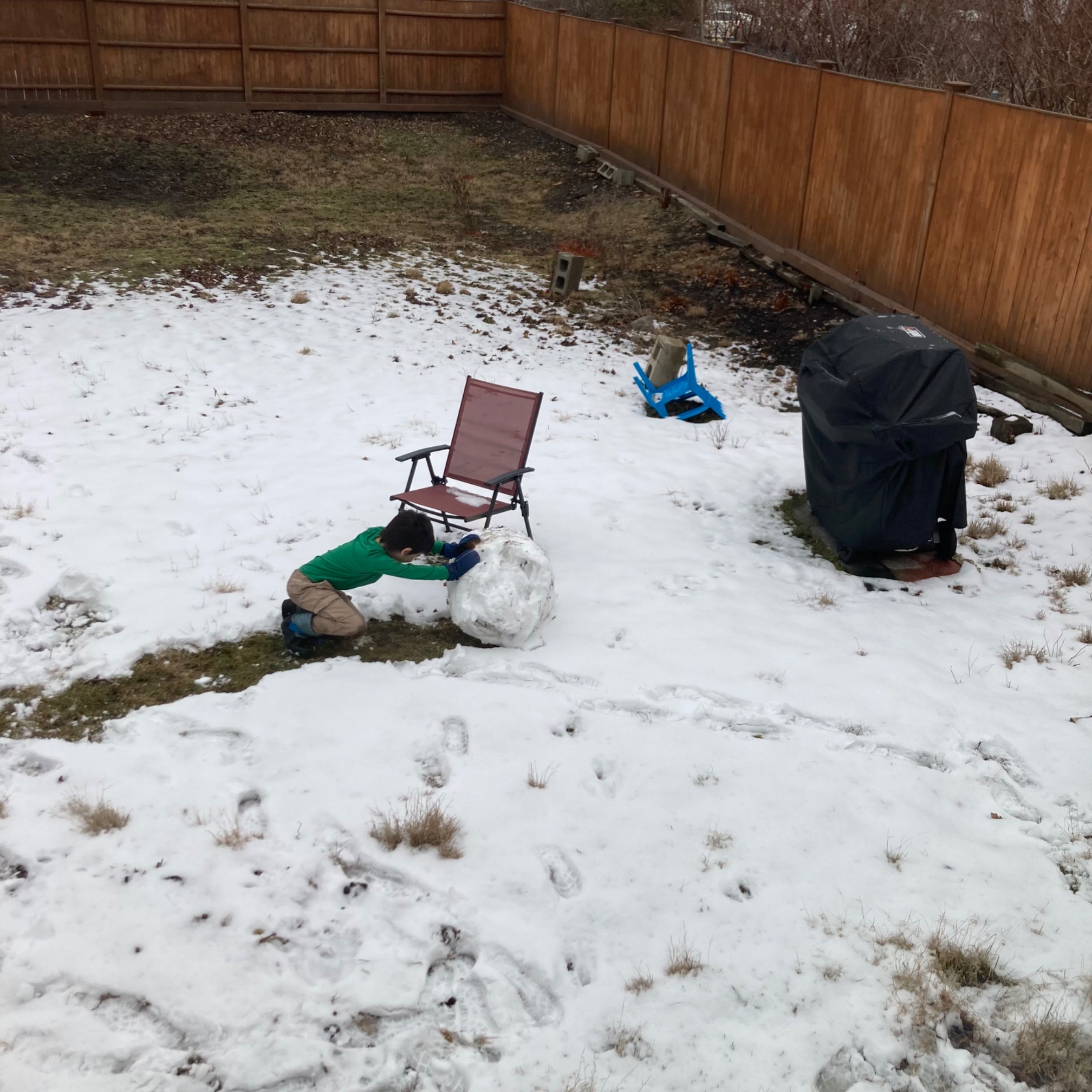 Push ye snow boulders while ye can