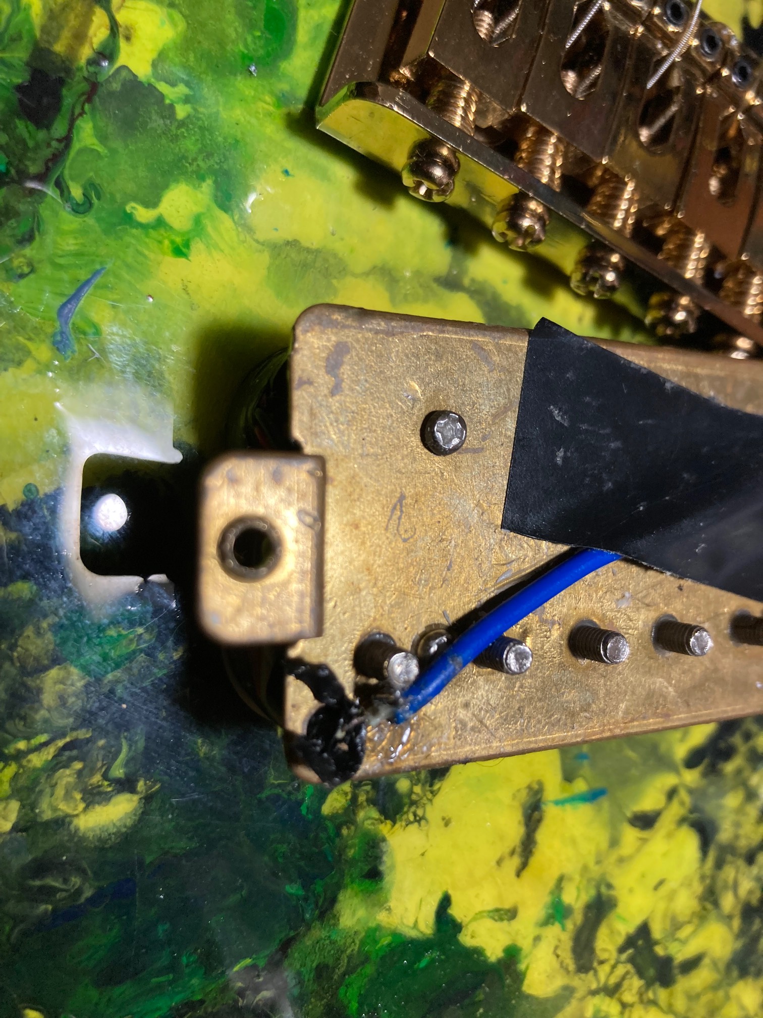 OK, this is 100% a matter of the ground getting detached. Again. The soldering came apart, so the gr