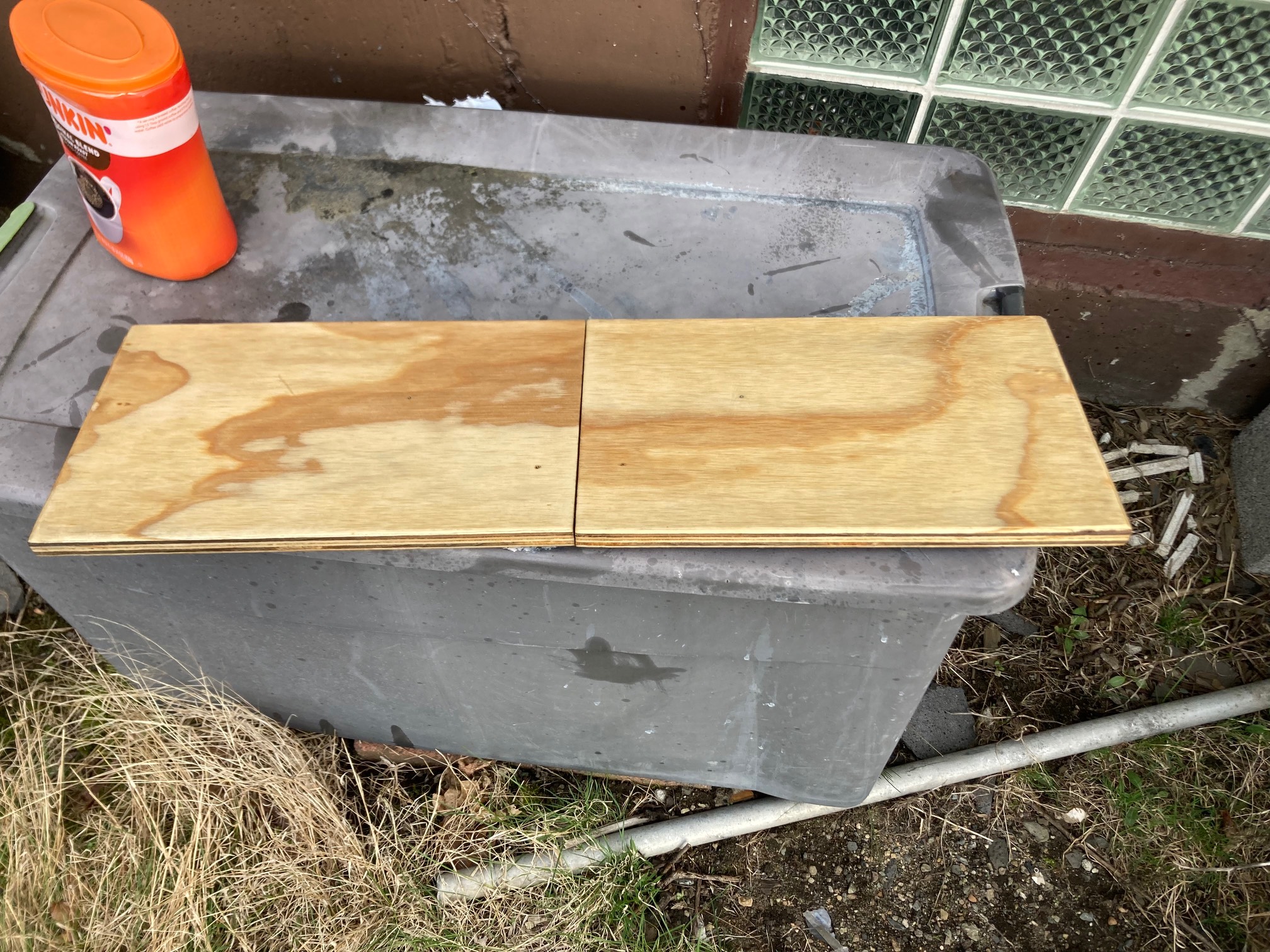 Slightly darker wood on tub