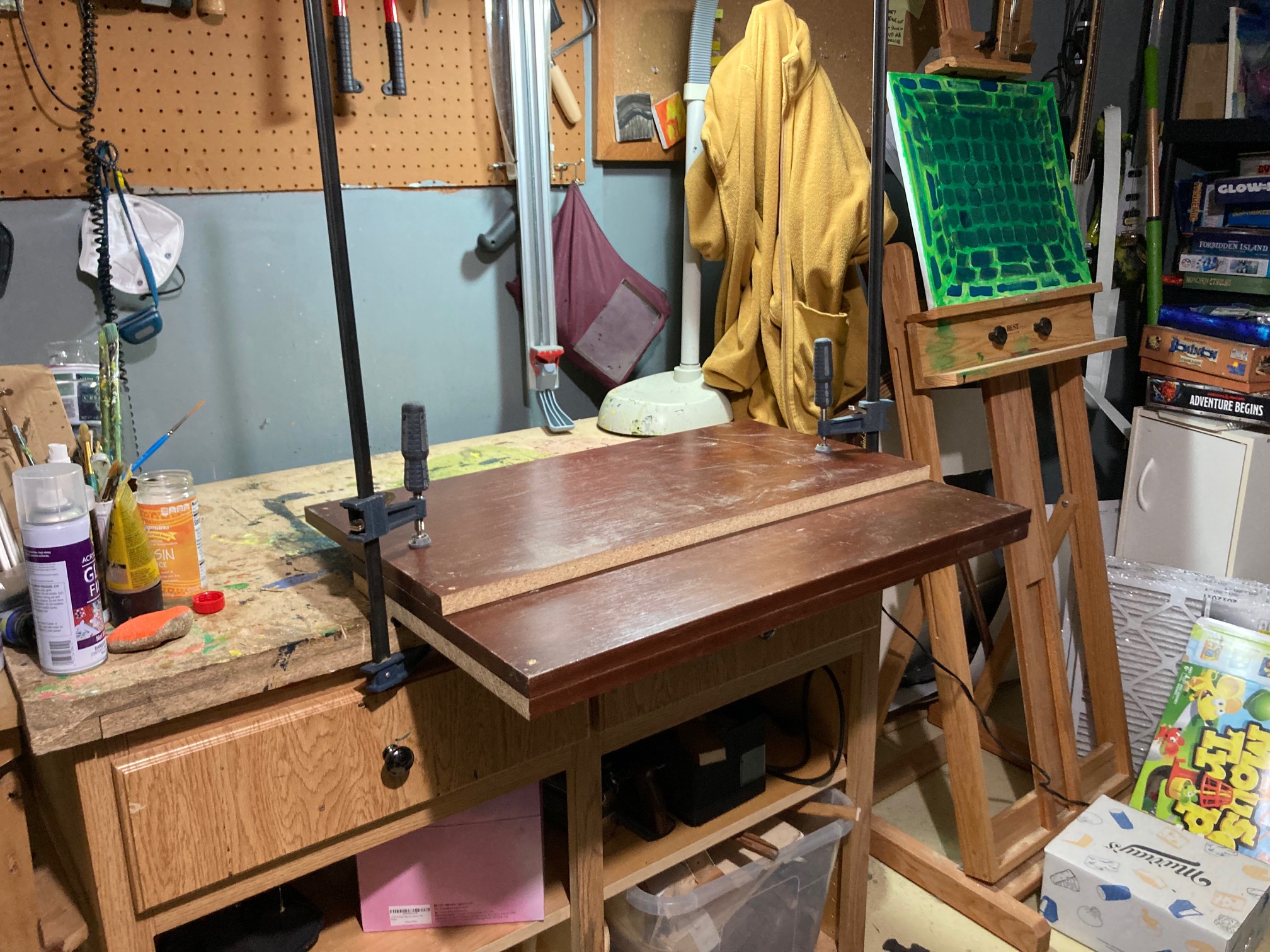 Two boards clamped on top of each other on a workbench